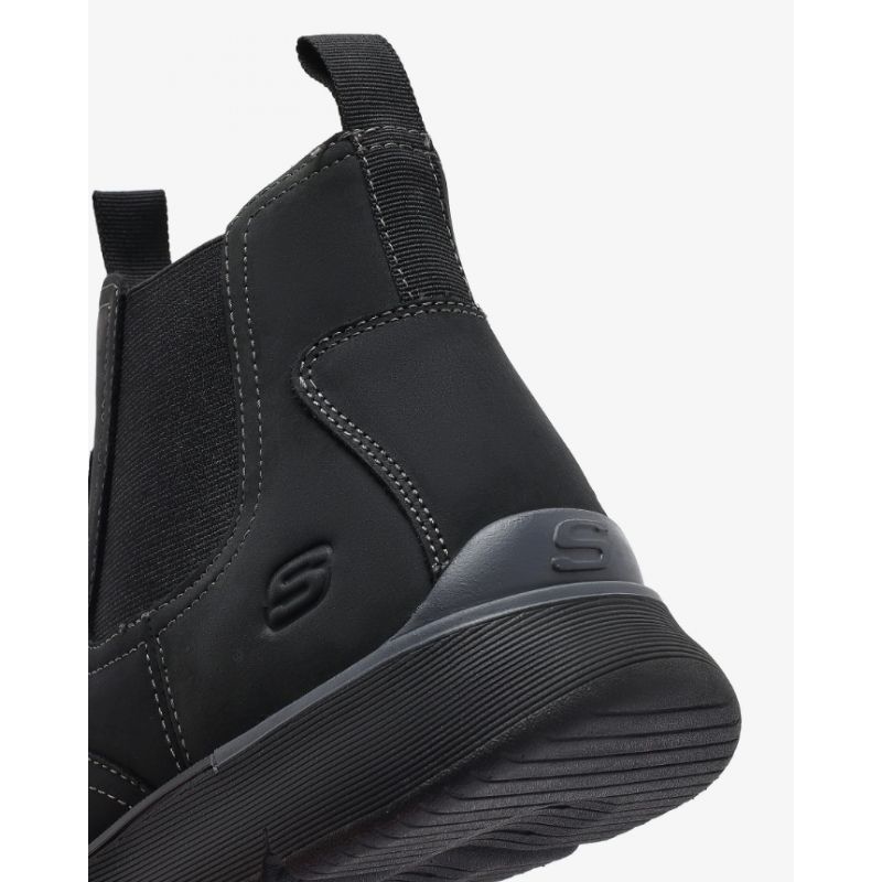 Skechers: Augustino Paulo